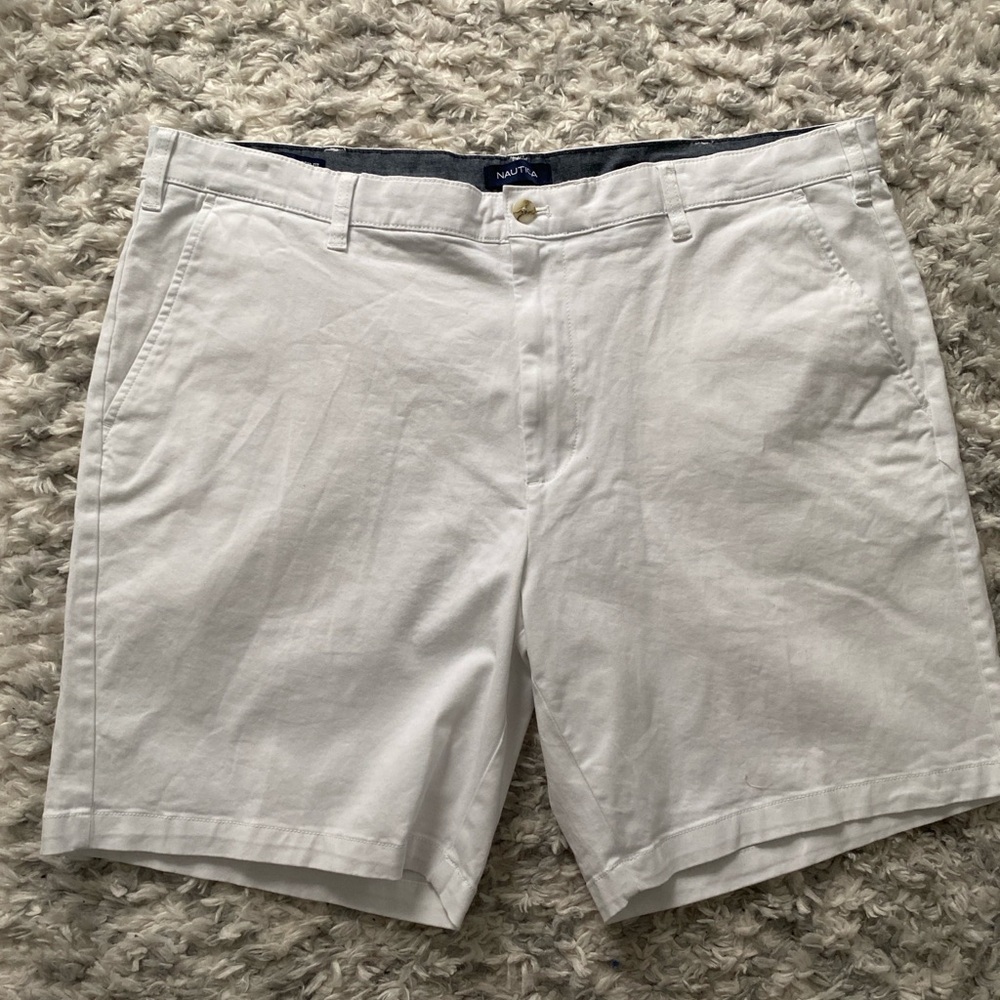 Nautica Men's Classic White Flat Front Shorts